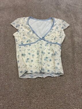 Women’s Cream Lace Floral Short-Sleeve Top with Blue Trim
